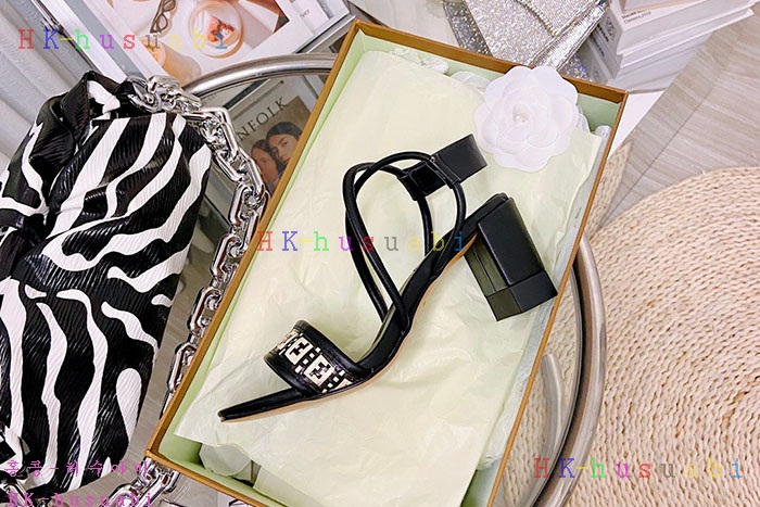 NEW 펜디 샌들 신상 FD 9673354
