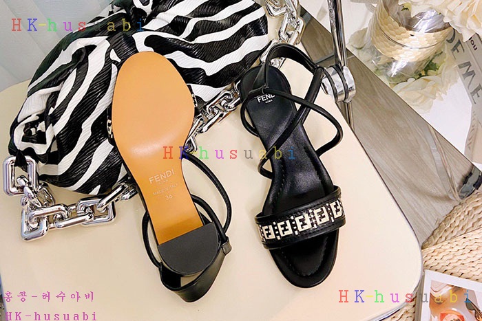 NEW 펜디 샌들 신상 FD 9673354