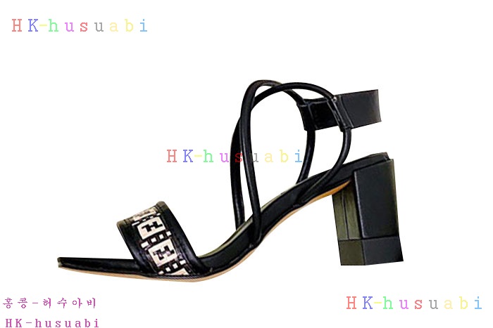 NEW 펜디 샌들 신상 FD 9673354