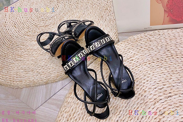 NEW 펜디 샌들 신상 FD 9673354