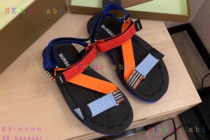 NEW버버리 샌들 신상 BB 766360