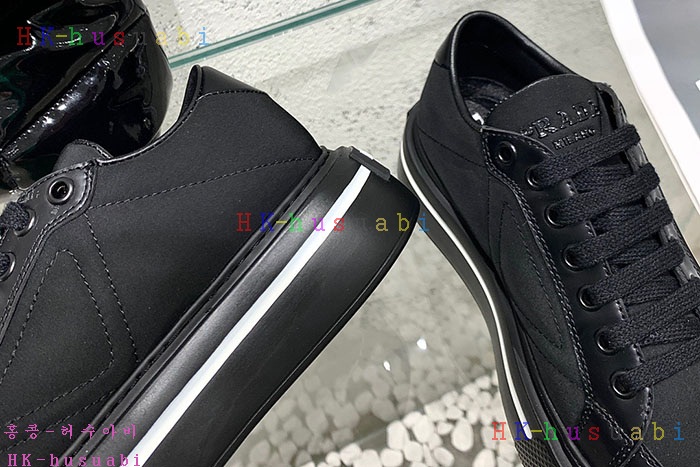 NEW 프라다 스니커즈 신상 P 857888