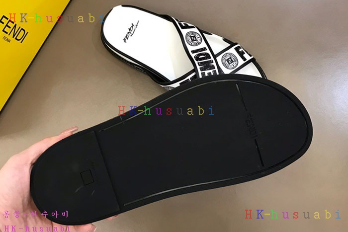 NEW 펜디 샌들 신상 FD 8576630