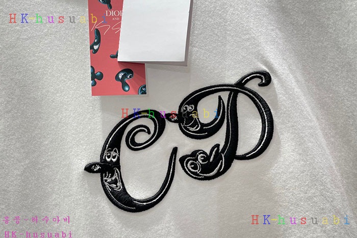 NEW 디올 반팔티 신상  DR 8585015