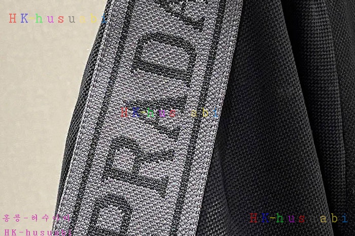 NEW 프라다 반팔티 신상 P 775812