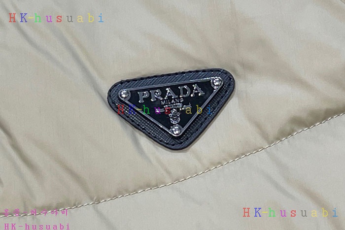 NEW 프라다 패딩조끼 신상 P 223028