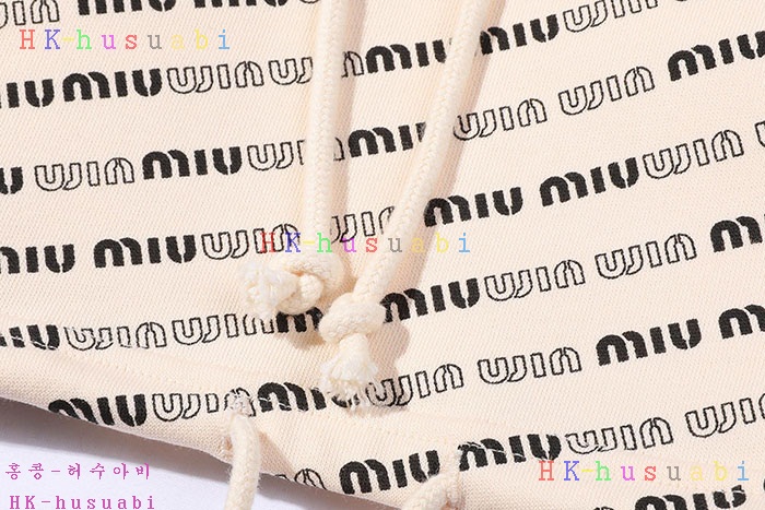 NEW 미우미우 후드티 신상 MU7582251