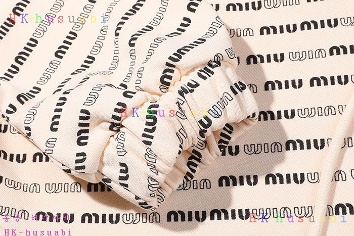 NEW 미우미우 후드티 신상 MU7582251