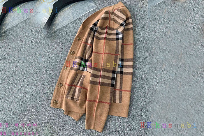 NEW 버버리 가디건 신상 BB 2582909