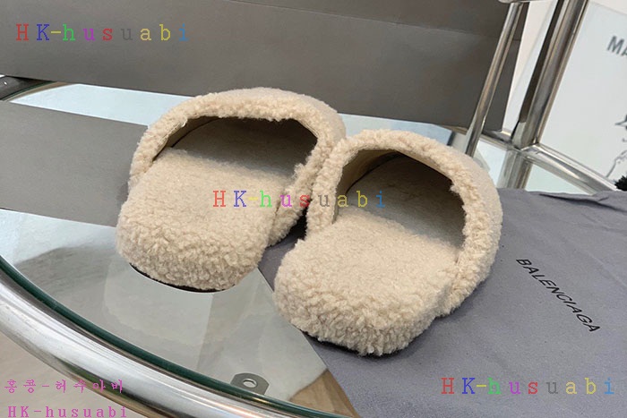 NEW 발렌시아가 신발 신상 B 558252