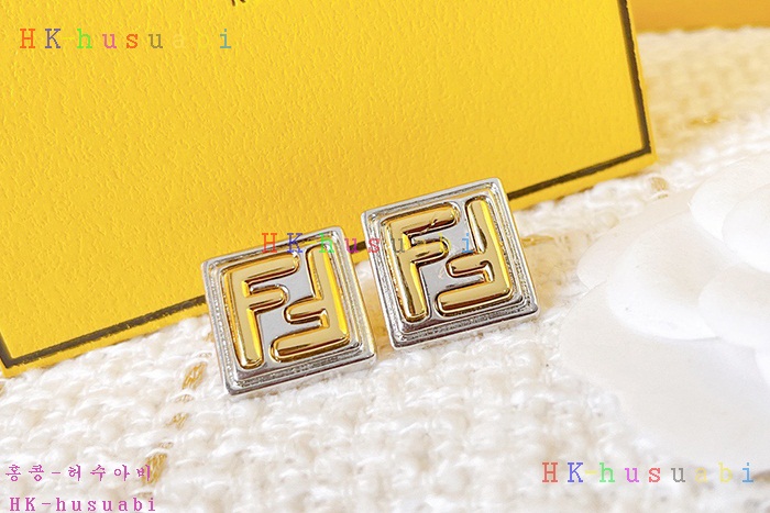 NEW 펜디 귀걸이 신상 FD 252001