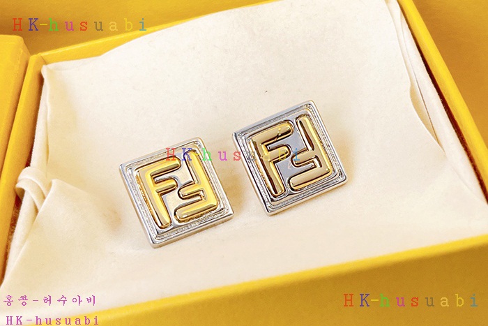NEW 펜디 귀걸이 신상 FD 252001