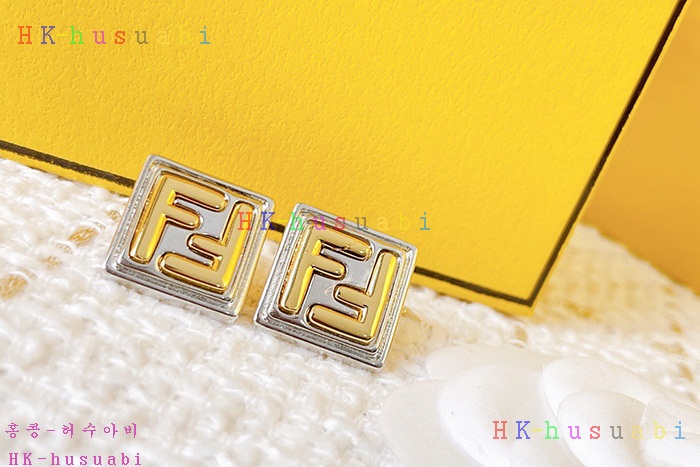 NEW 펜디 귀걸이 신상 FD 252001
