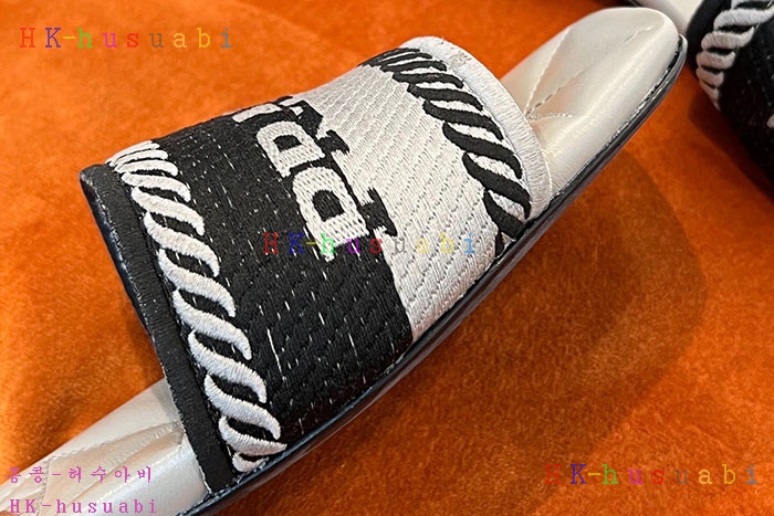 NEW 프라다 샌들 신상 P 245515