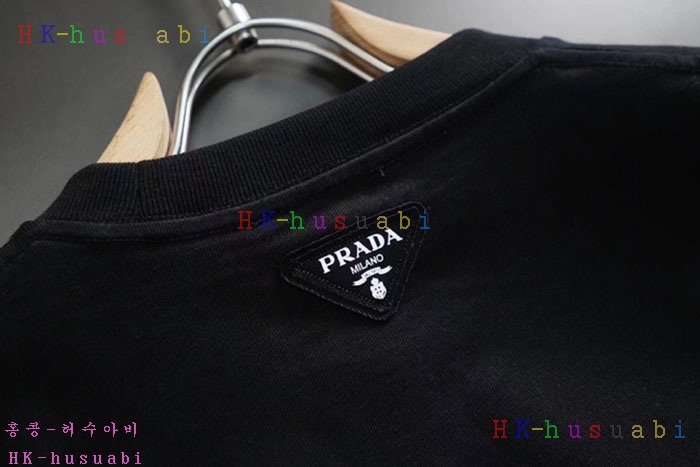NEW 프라다 반팔티 신상 P 557242