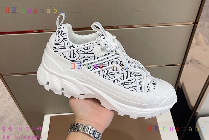 NEW  버버리 스니커즈 신상 BB  441402