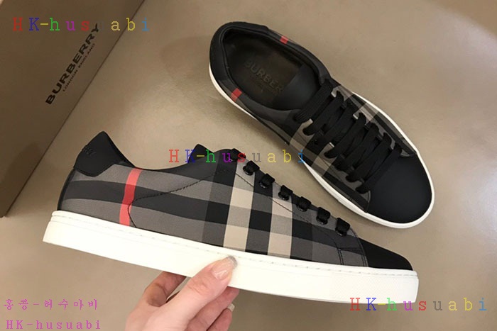 NEW  버버리 스니커즈 신상 BB  4415501
