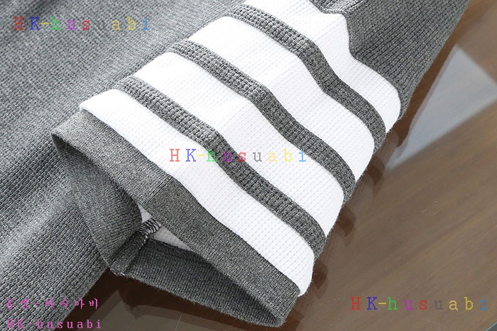 NEW 톰브라운 반팔티 신상 TB 665538