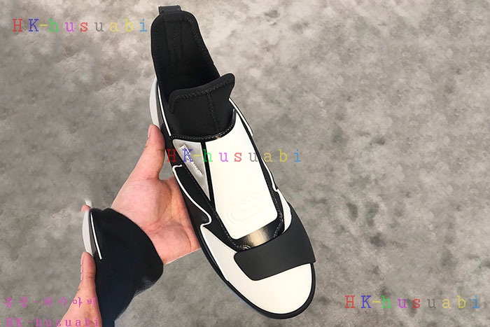 NEW 페라가모 스니커즈 신상 F 110405