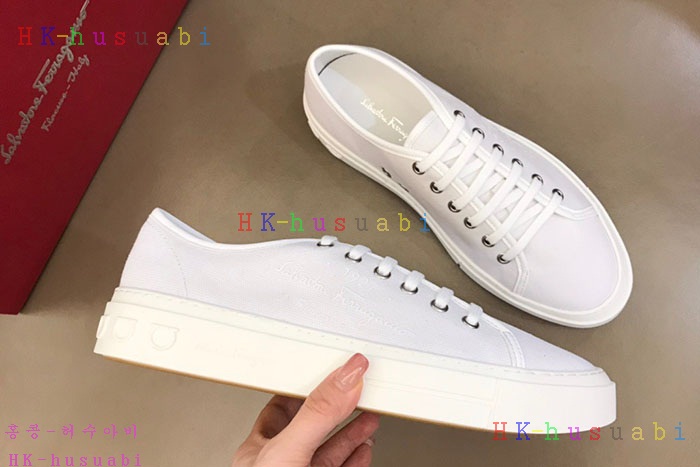 NEW 페라가모 스니커즈 신상 F 1105001