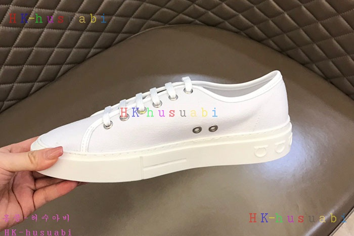 NEW 페라가모 스니커즈 신상 F 1105001