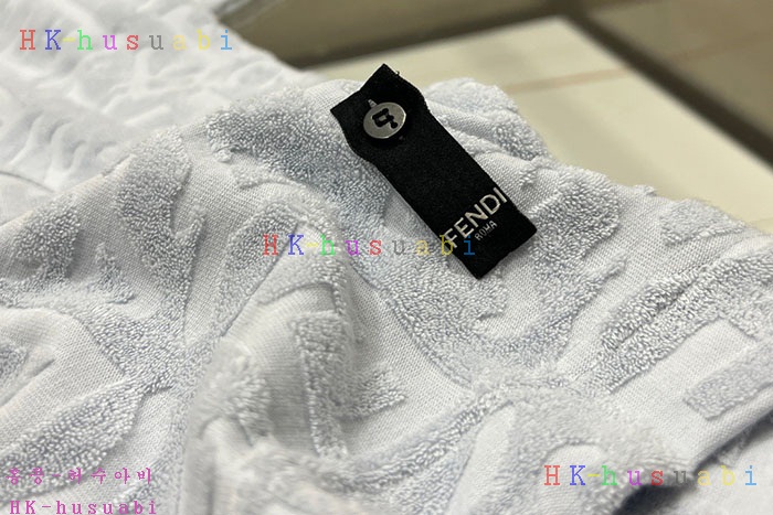 NEW 펜디 반팔티 신상 F 925001