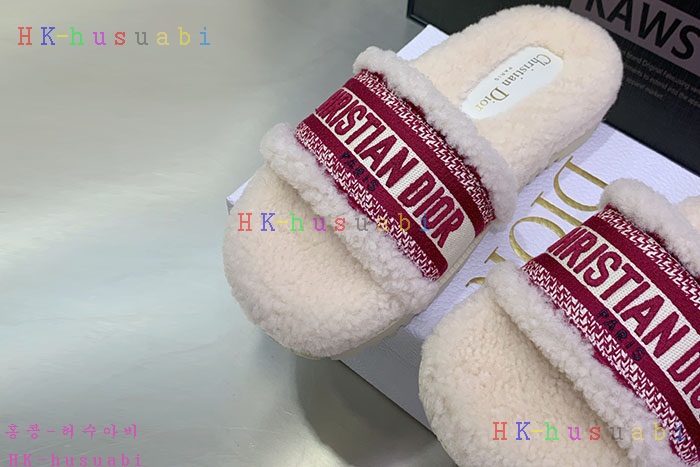 NEW 디올 신발 신상 DR 824555