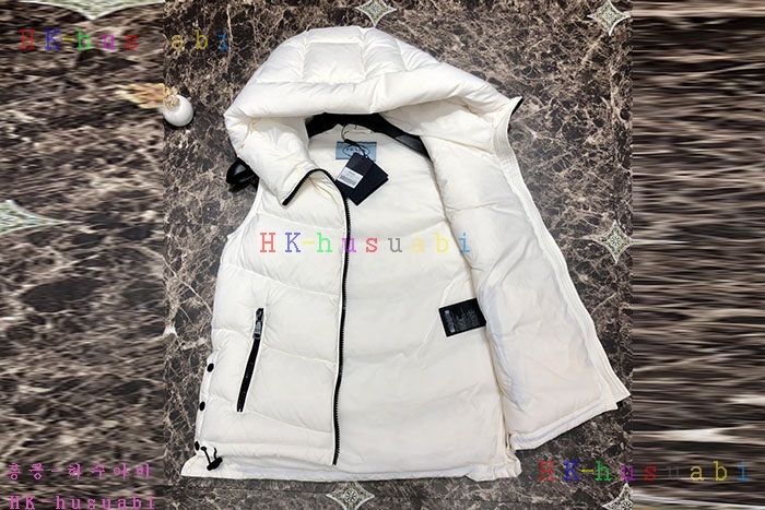 NEW 프라다 패딩조끼 신상 P 965343