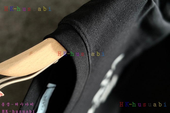 NEW 프라다 반팔티 신상 P 282550