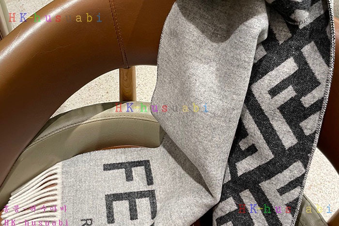 NEW 펜디 머플러 신상 FD 5724110