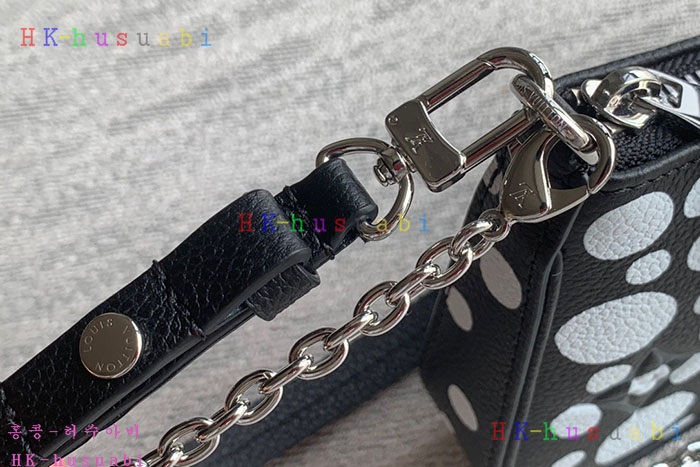 ★미러급★루이 비통 LV X YK 이지 파우치 온 스트랩 M81908