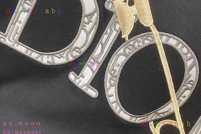 NEW 디올 반팔티 신상 DR 772253