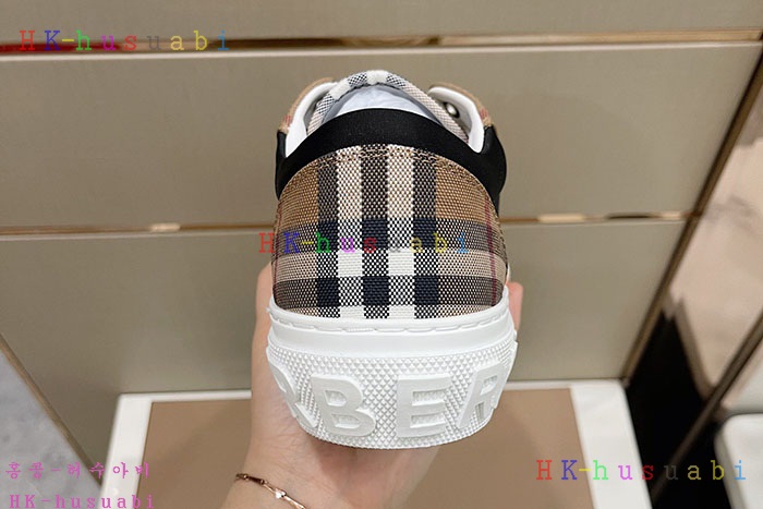 NEW 버버리 스니커즈 신상 BB  996403