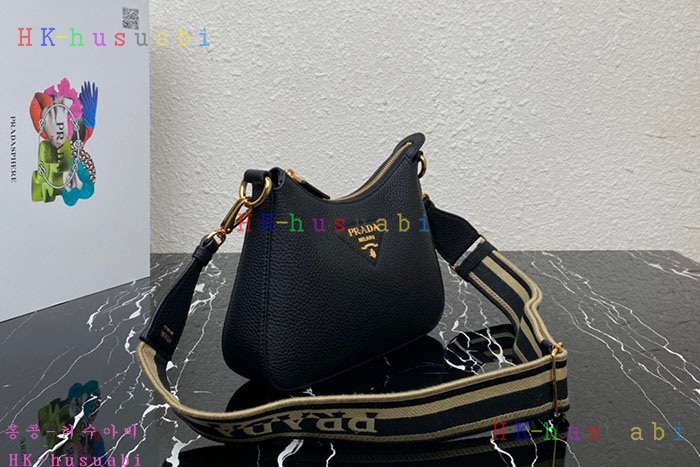 ★미러급★프라다 삼각로고 비텔로 다이노 숄더백 1BH193-2