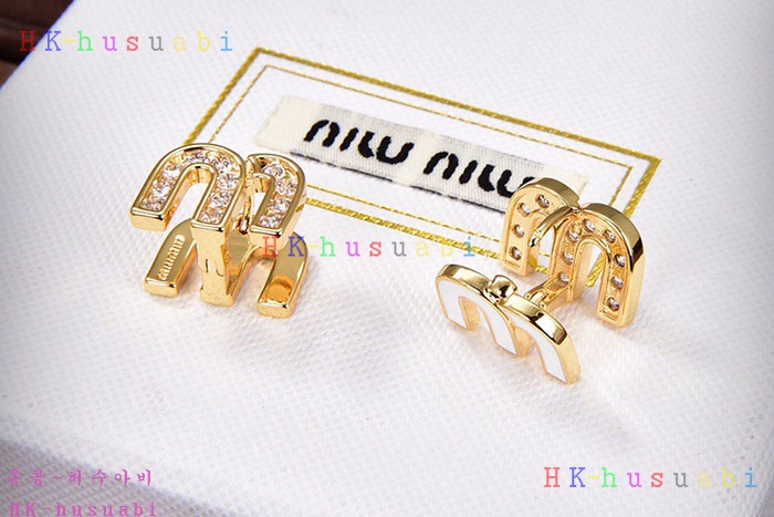 NEW 미우미우 귀걸이 신상 MU 527011