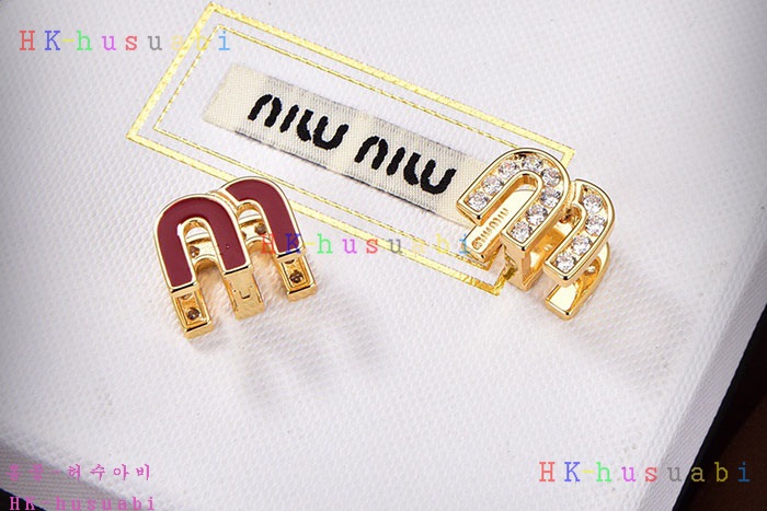 NEW 미우미우 귀걸이 신상 MU 527011
