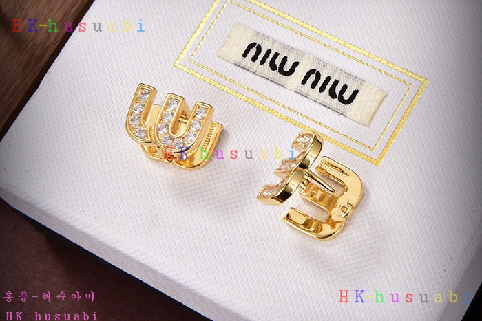 NEW 미우미우 귀걸이 신상 MU 527011