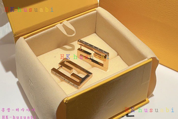 NEW 펜디 귀걸이 신상 FD 968225