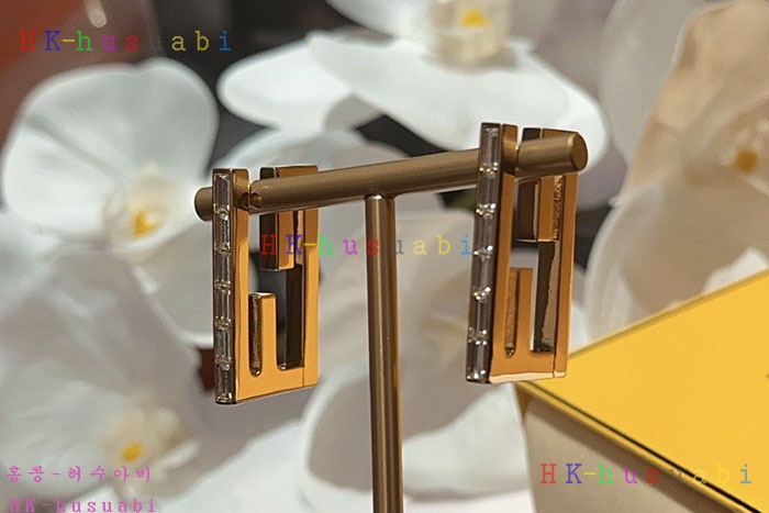 NEW 펜디 귀걸이 신상 FD 968225