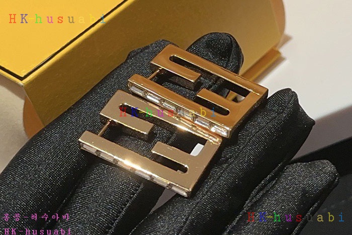 NEW 펜디 귀걸이 신상 FD 968225