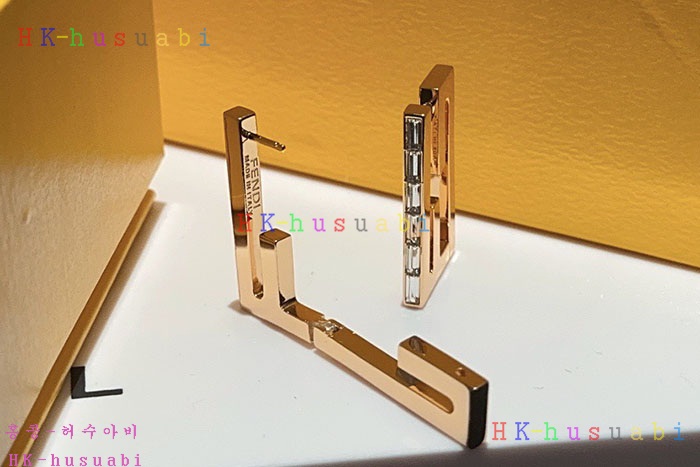 NEW 펜디 귀걸이 신상 FD 968225