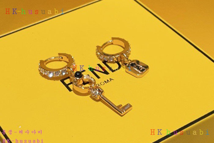 NEW 펜디 귀걸이 신상 FD 968229