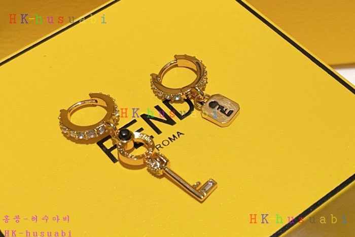 NEW 펜디 귀걸이 신상 FD 968229
