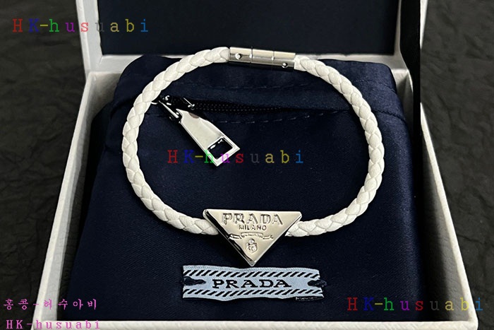 NEW 프라다 팔찌 신상 P 252401