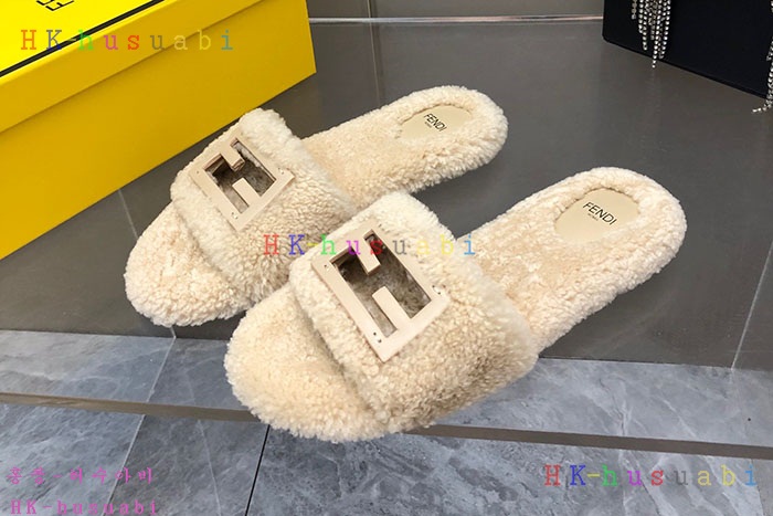 NEW 펜디 슬리퍼 신상 FD 558281