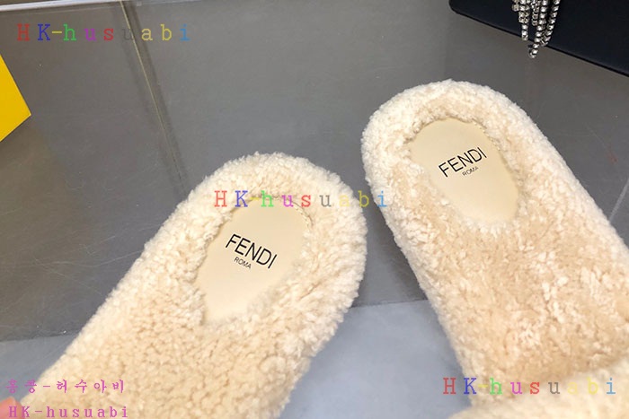 NEW 펜디 슬리퍼 신상 FD 558281