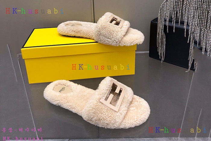 NEW 펜디 슬리퍼 신상 FD 558281