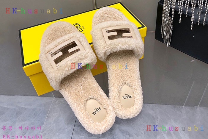 NEW 펜디 슬리퍼 신상 FD 558281