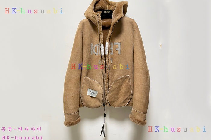 NEW 펜디 무스탕 신상 FD 9282202