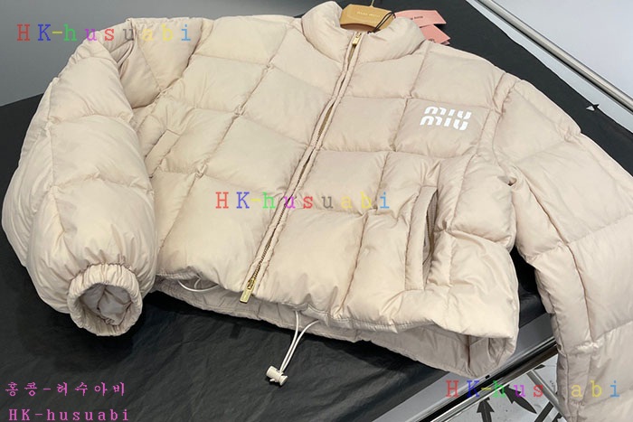 NEW 미우미우 패딩 신상 MU  995820